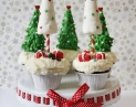 Christmas Winter Wonderland treats: Cupcakes / Weihnachts Winter Wunderland Candy Cane Cupcakes